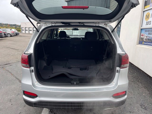 Additional photo of vehicle.