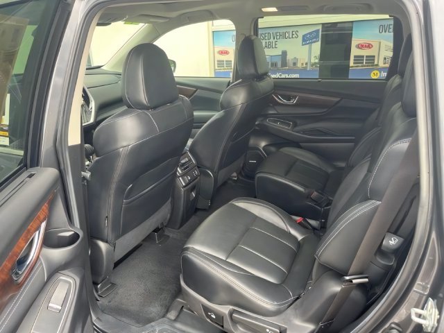 Additional photo of vehicle.
