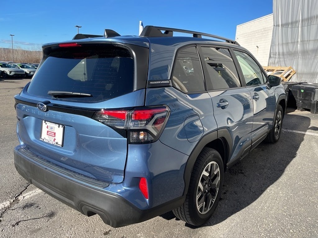 2025 Subaru Forester Premium photo 4
