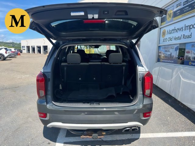 Additional photo of vehicle.