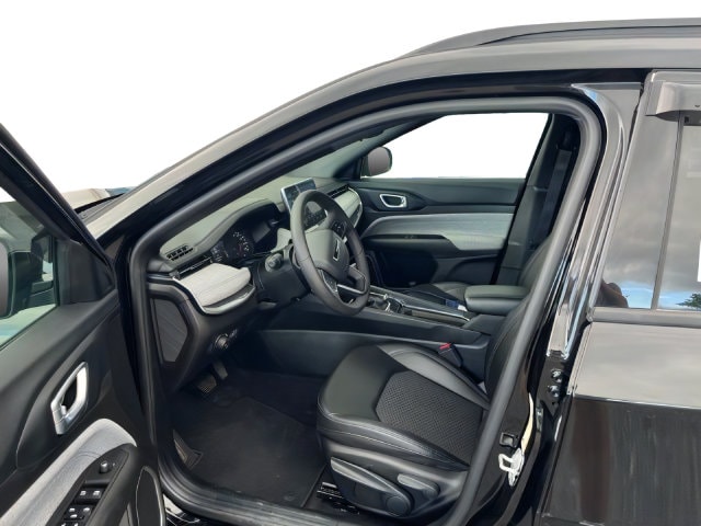 Additional photo of vehicle.