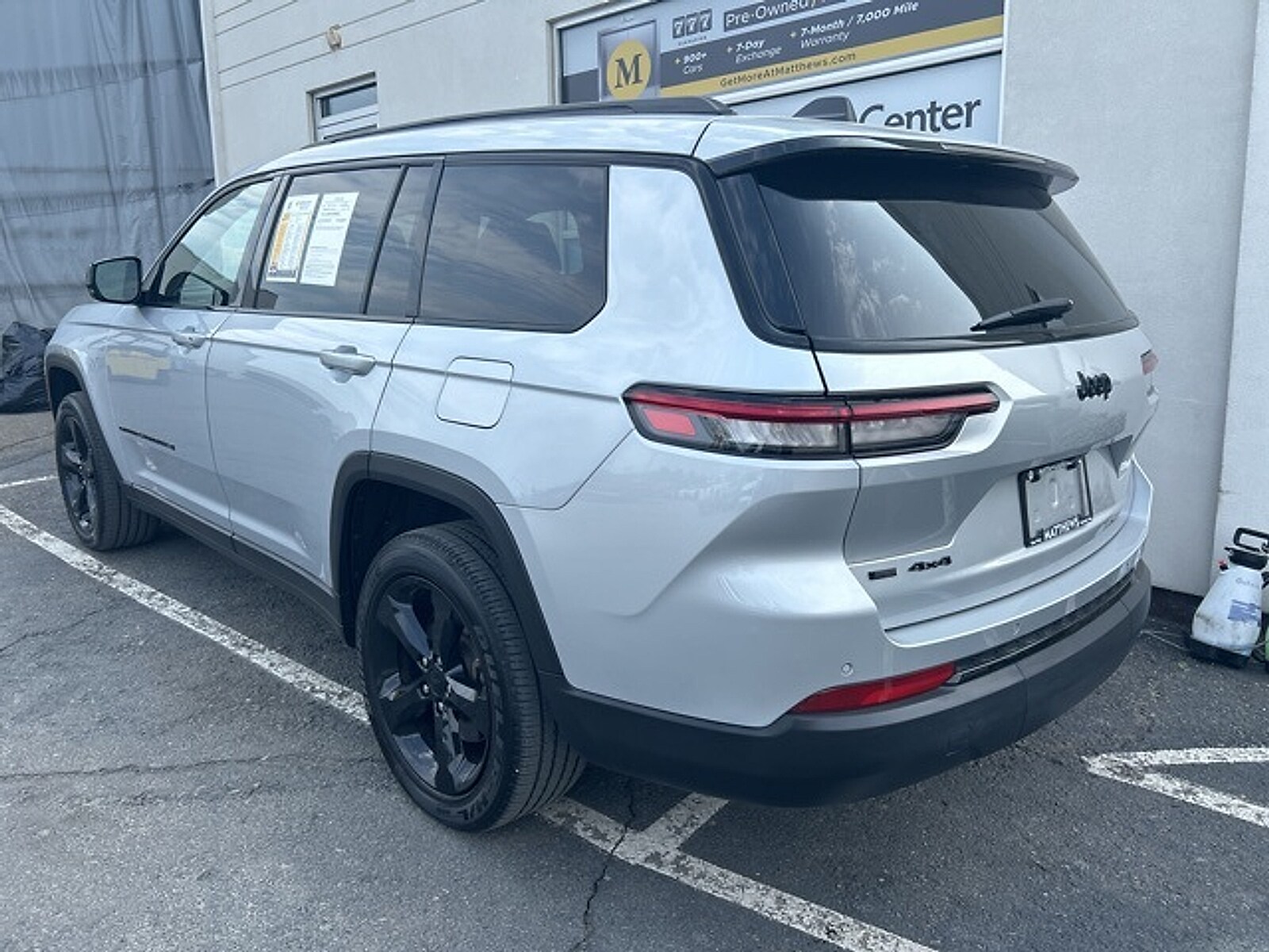 2022 Jeep Grand Cherokee Laredo photo 3
