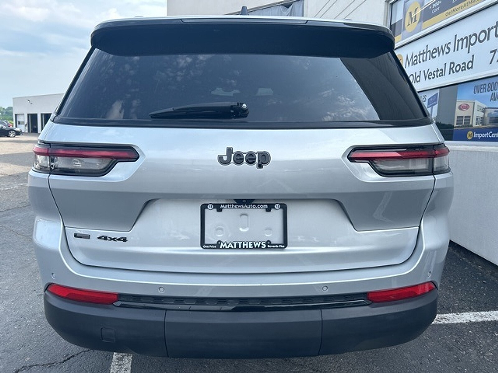 2022 Jeep Grand Cherokee Laredo photo 4