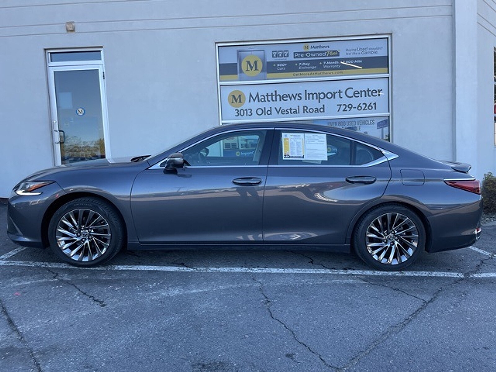 2024 Lexus ES 300h Ultra Luxury photo 2