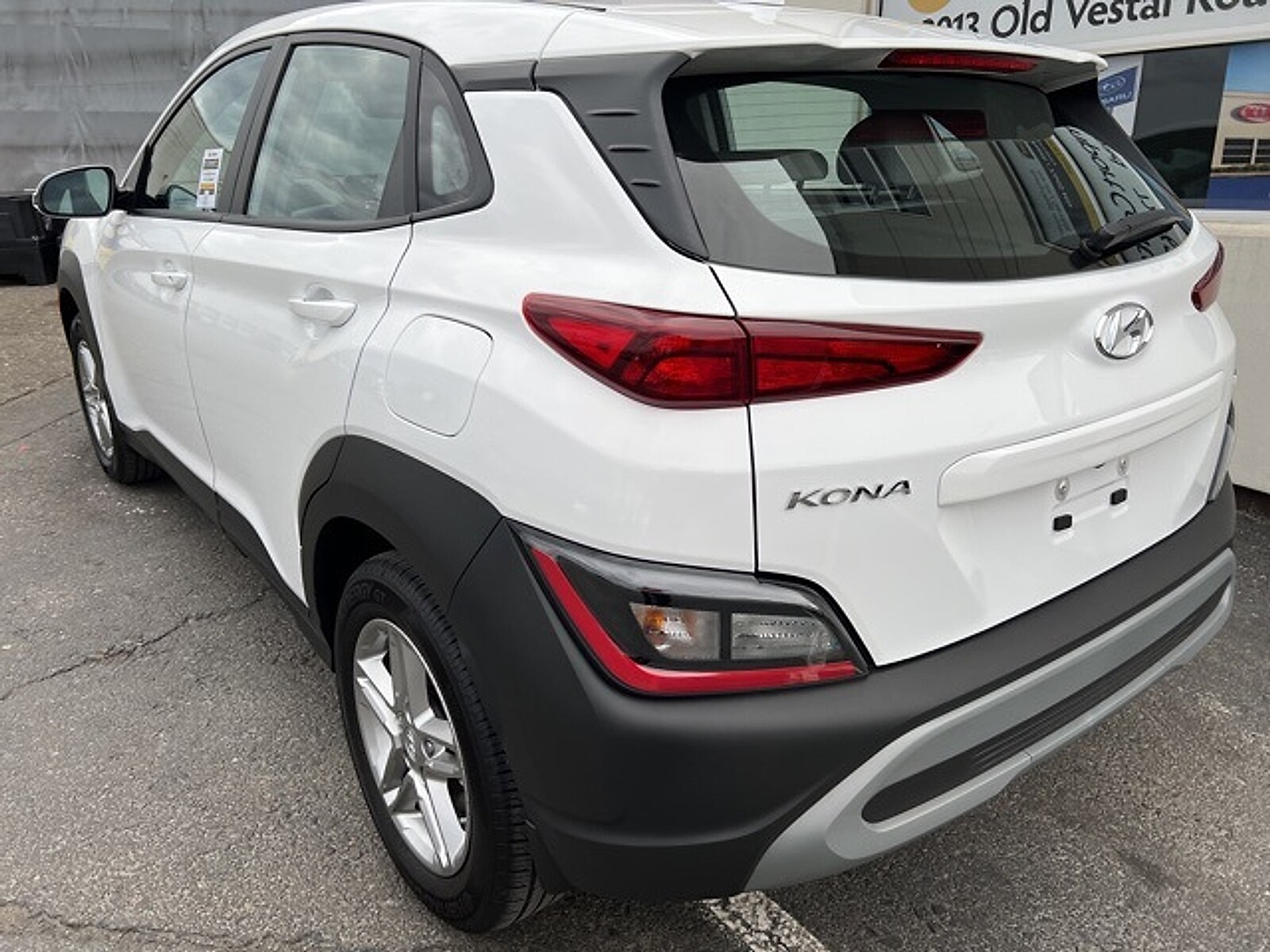2023 Hyundai Kona SE photo 2