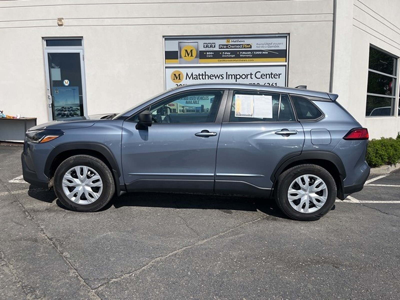 2022 Toyota Corolla Cross L photo 2