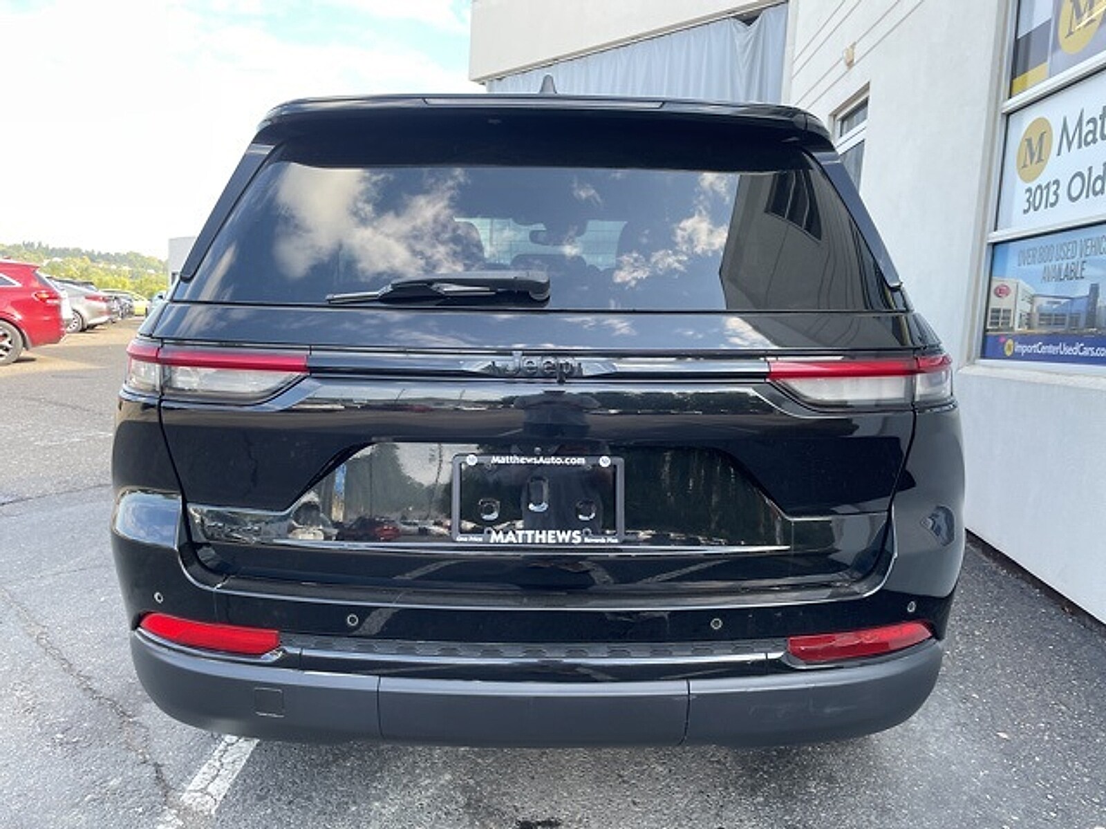 2023 Jeep Grand Cherokee Laredo photo 2