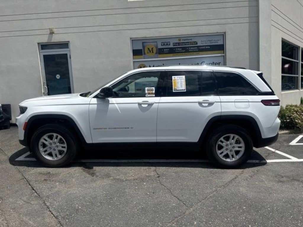 Used 2023 Jeep Grand Cherokee Laredo SUV