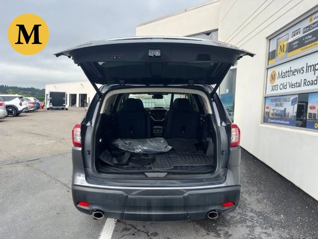 Additional photo of vehicle.