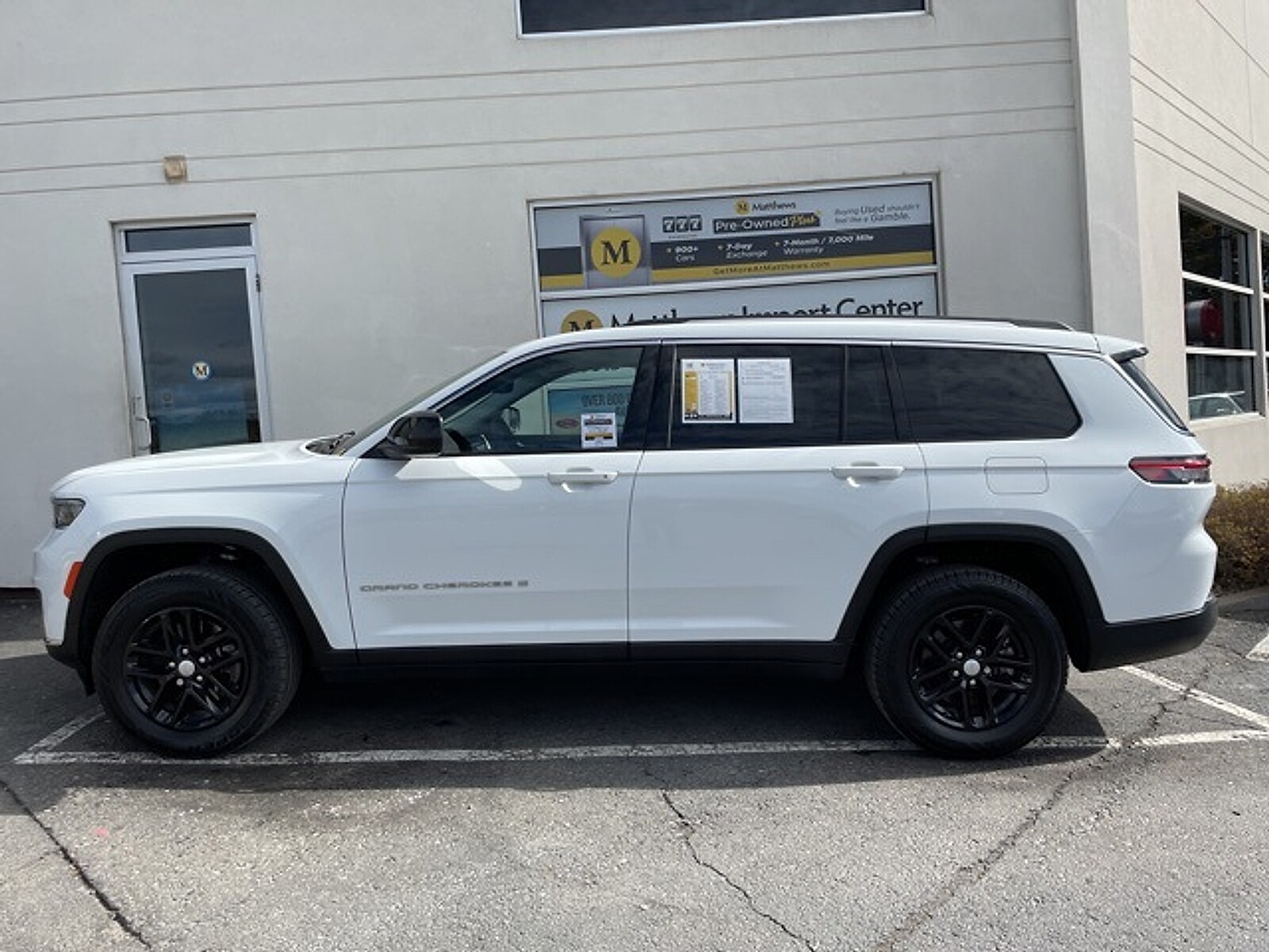 2023 Jeep Grand Cherokee Laredo photo 2