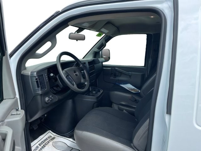 Additional photo of vehicle.
