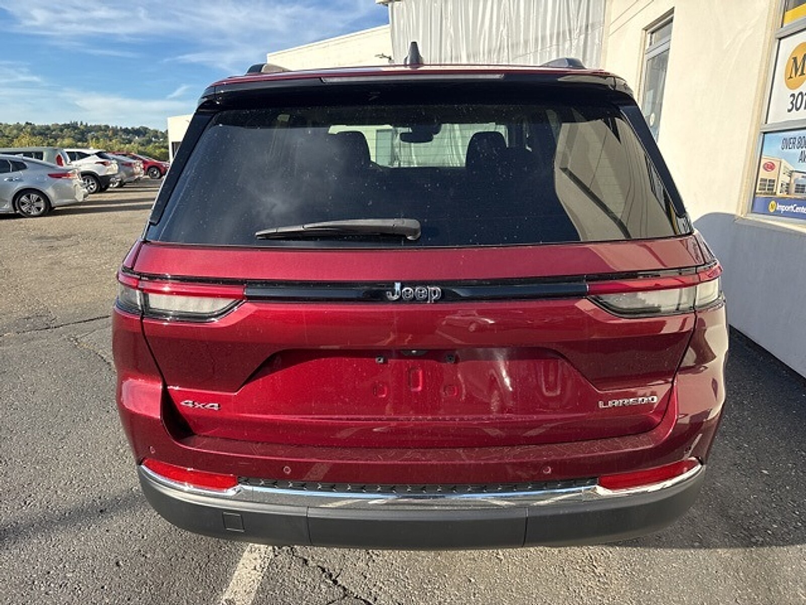 2023 Jeep Grand Cherokee Laredo photo 4