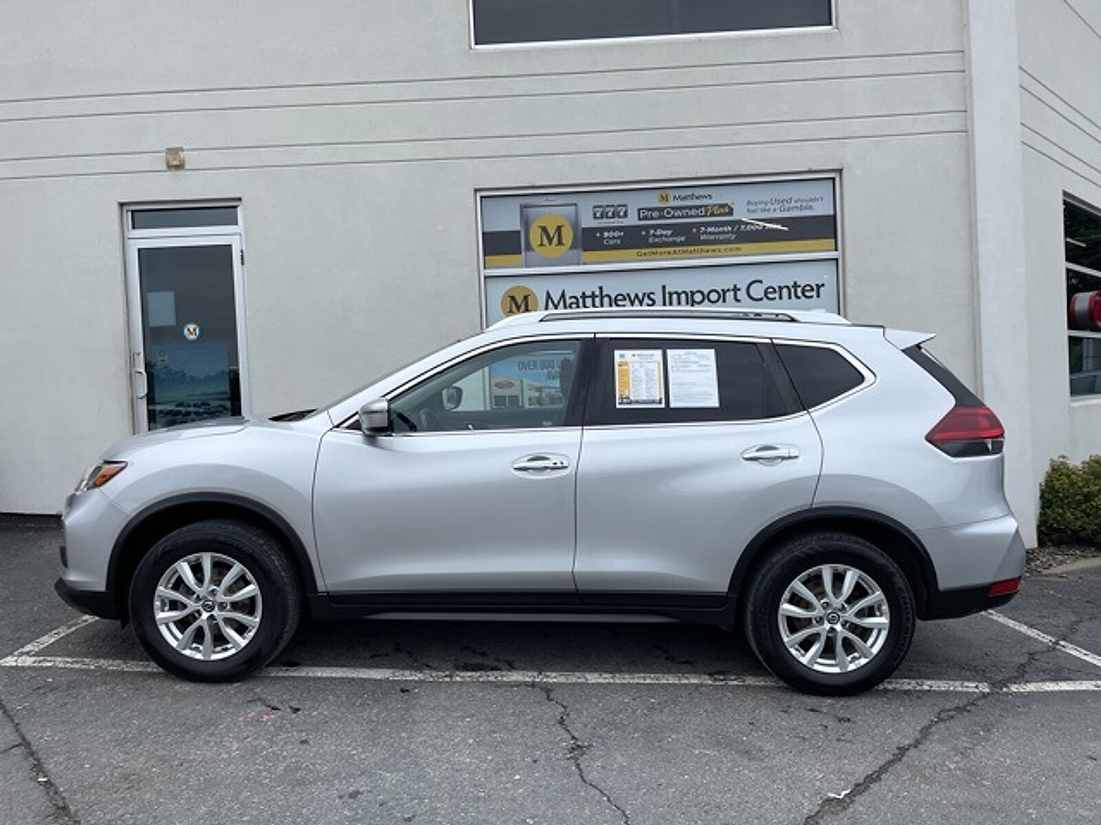 2020 Nissan Rogue SV photo 2