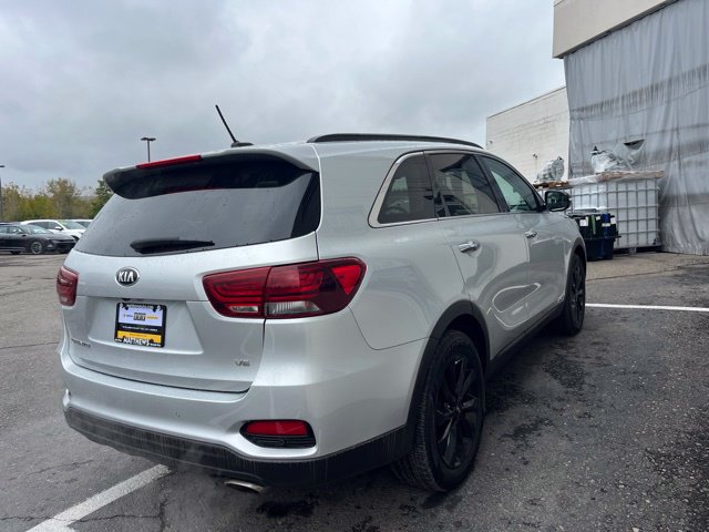Additional photo of vehicle.