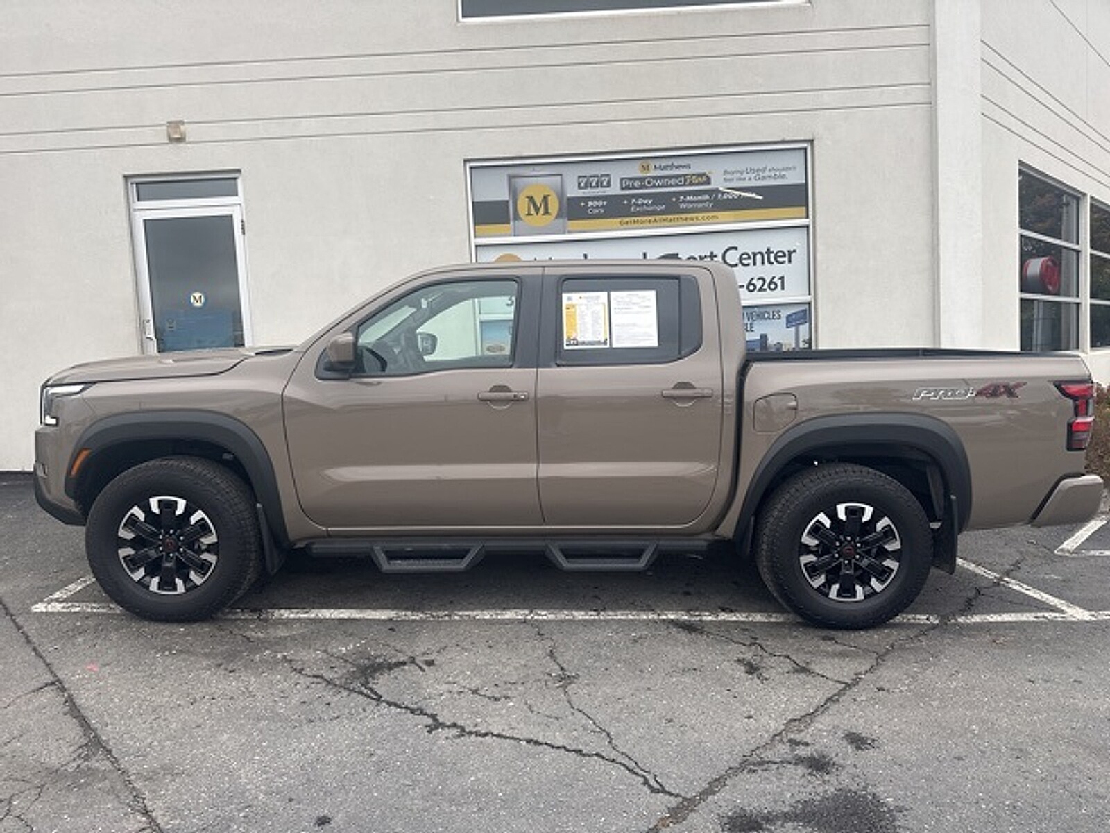 2024 Nissan Frontier PRO-4X photo 2