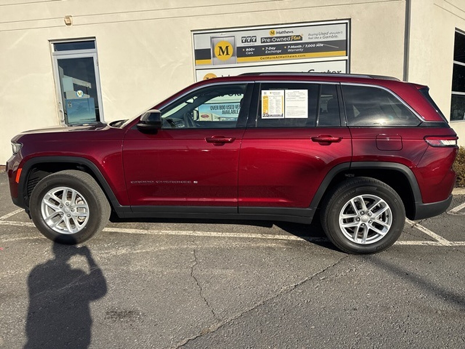 2023 Jeep Grand Cherokee Laredo photo 2