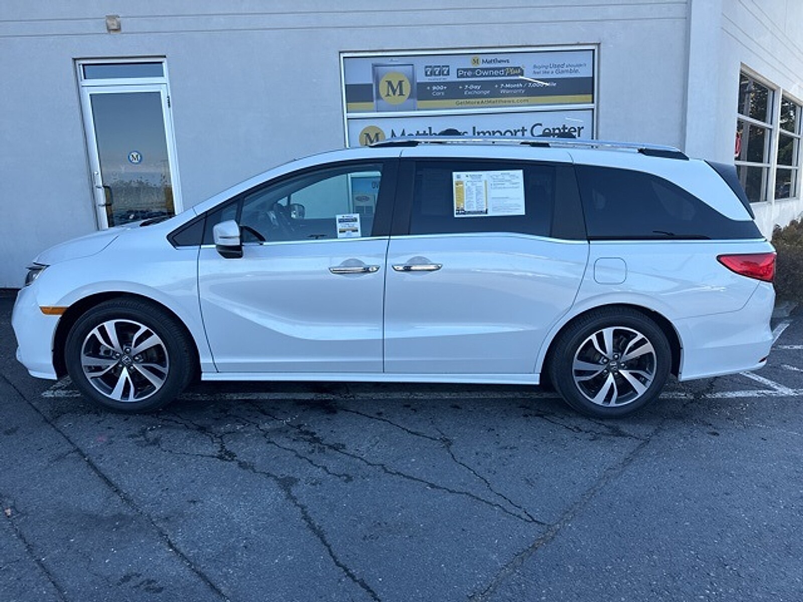 2022 Honda Odyssey Touring photo 2