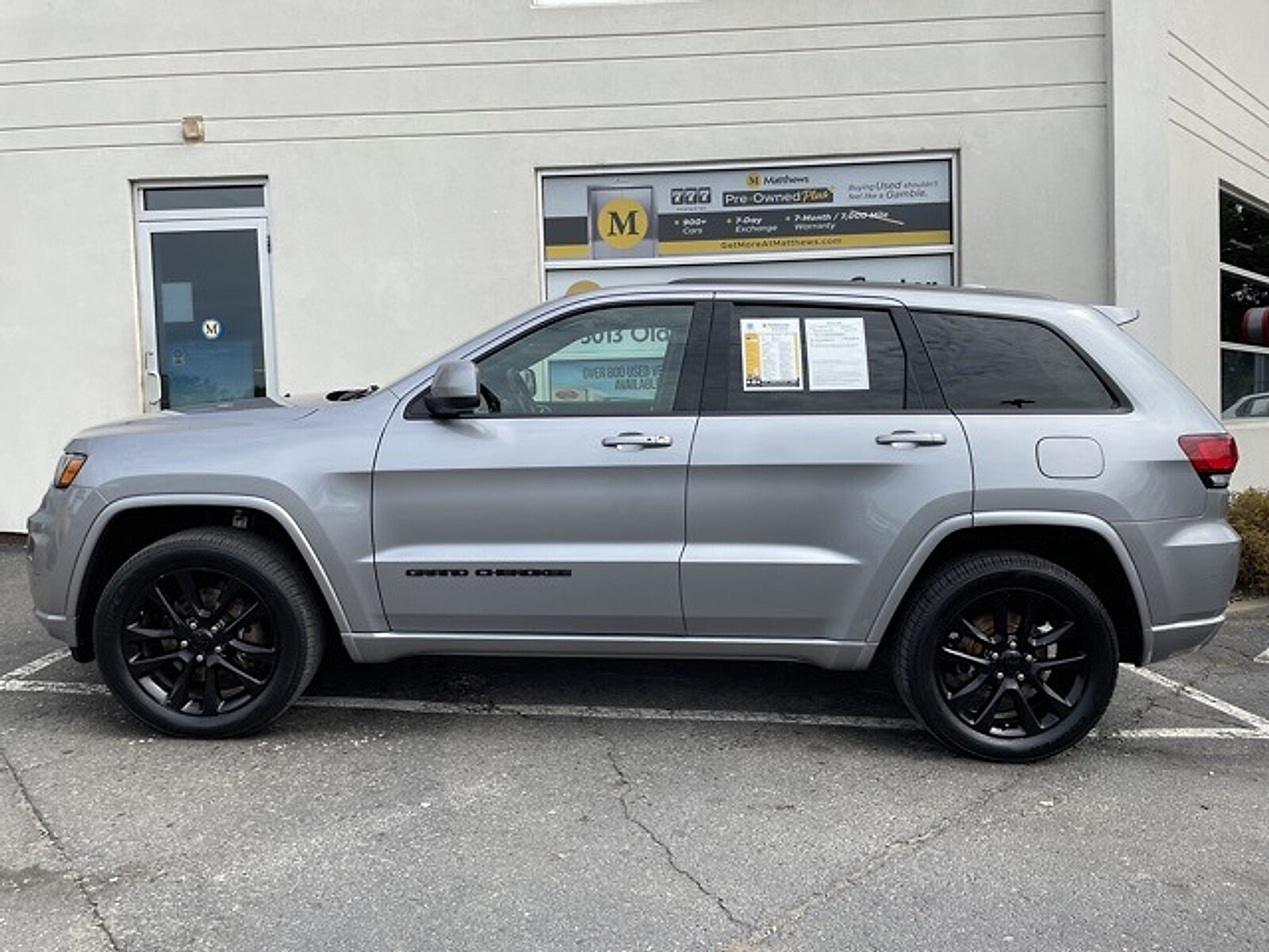 2021 Jeep Grand Cherokee Laredo X photo 2