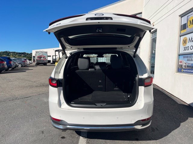 Additional photo of vehicle.