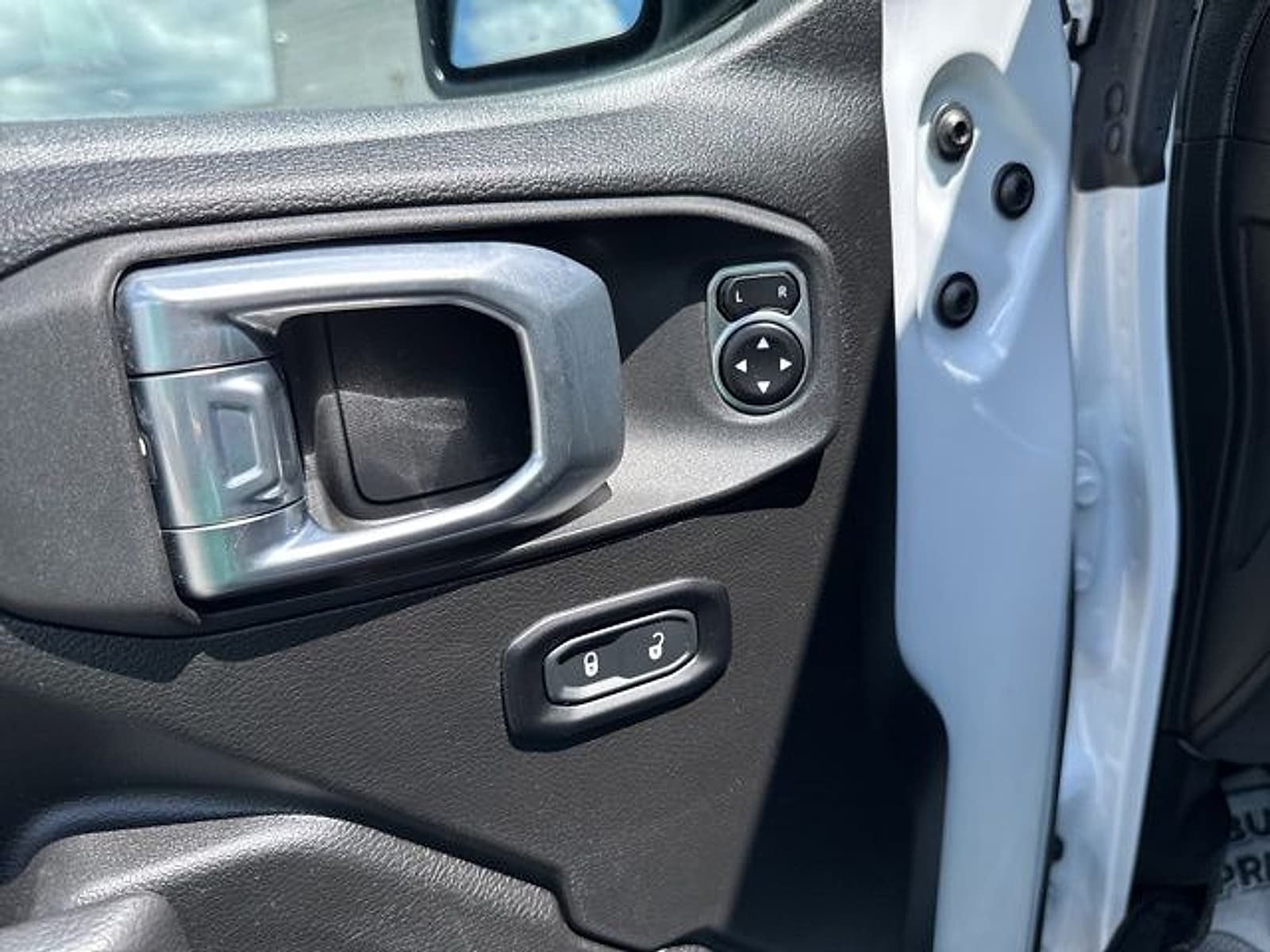 2024 Jeep Wrangler 4-Door Willys - Photo 17