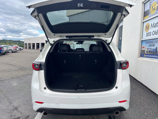 Additional photo of vehicle.