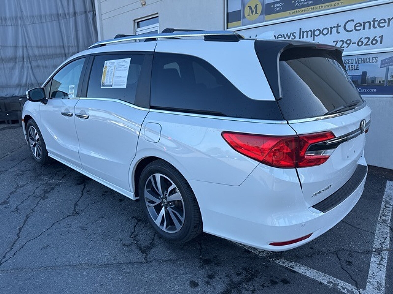 2022 Honda Odyssey Touring photo 3