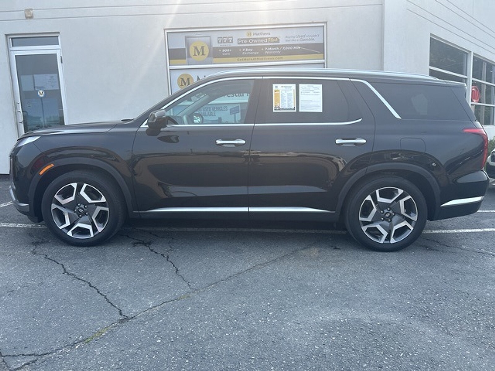 2024 Hyundai Palisade Limited photo 2