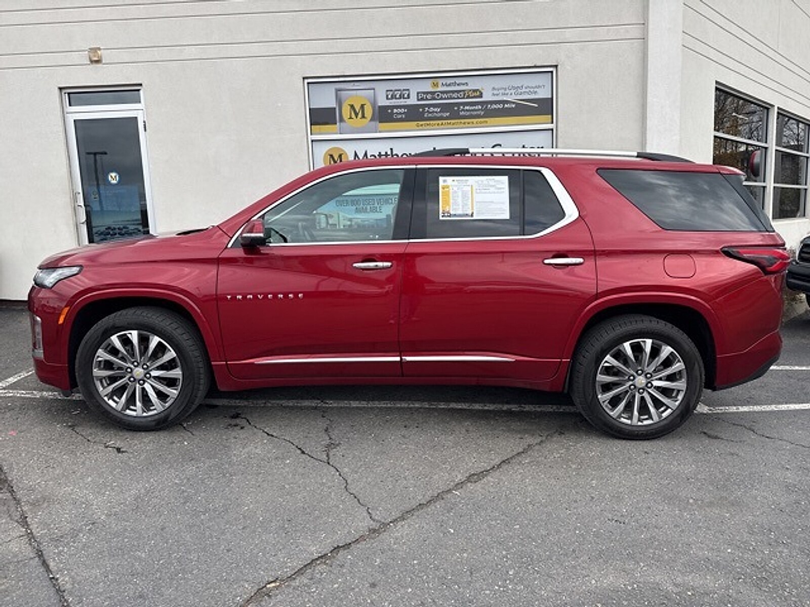 2023 Chevrolet Traverse Premier photo 2