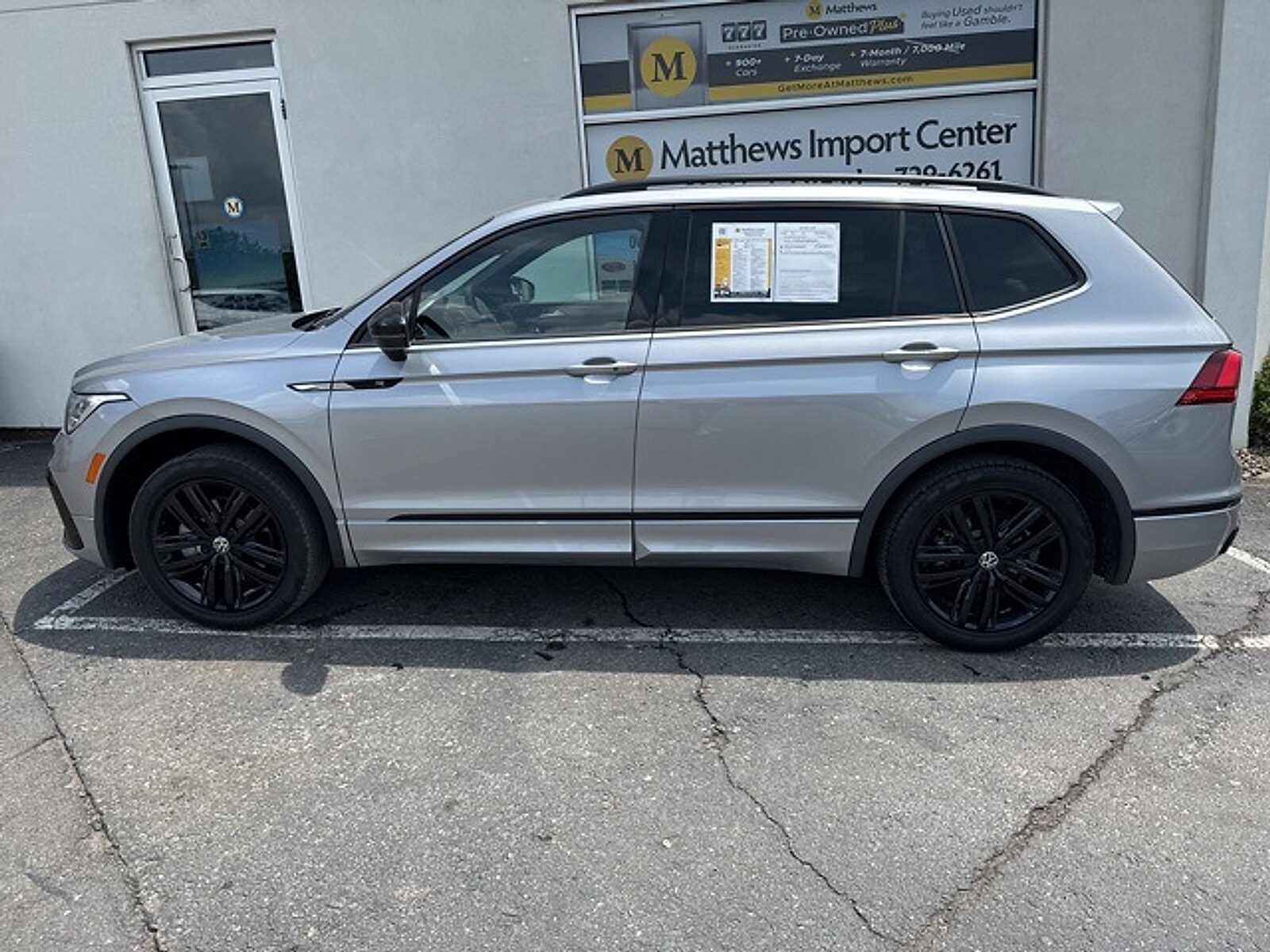 2022 Volkswagen Tiguan SE R-Line Black photo 2