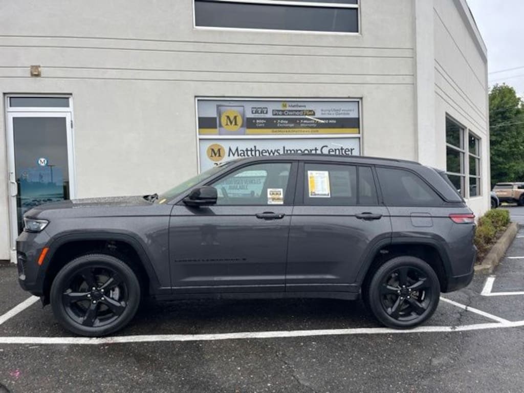 Used 2023 Jeep Grand Cherokee Laredo SUV