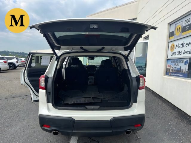 Additional photo of vehicle.