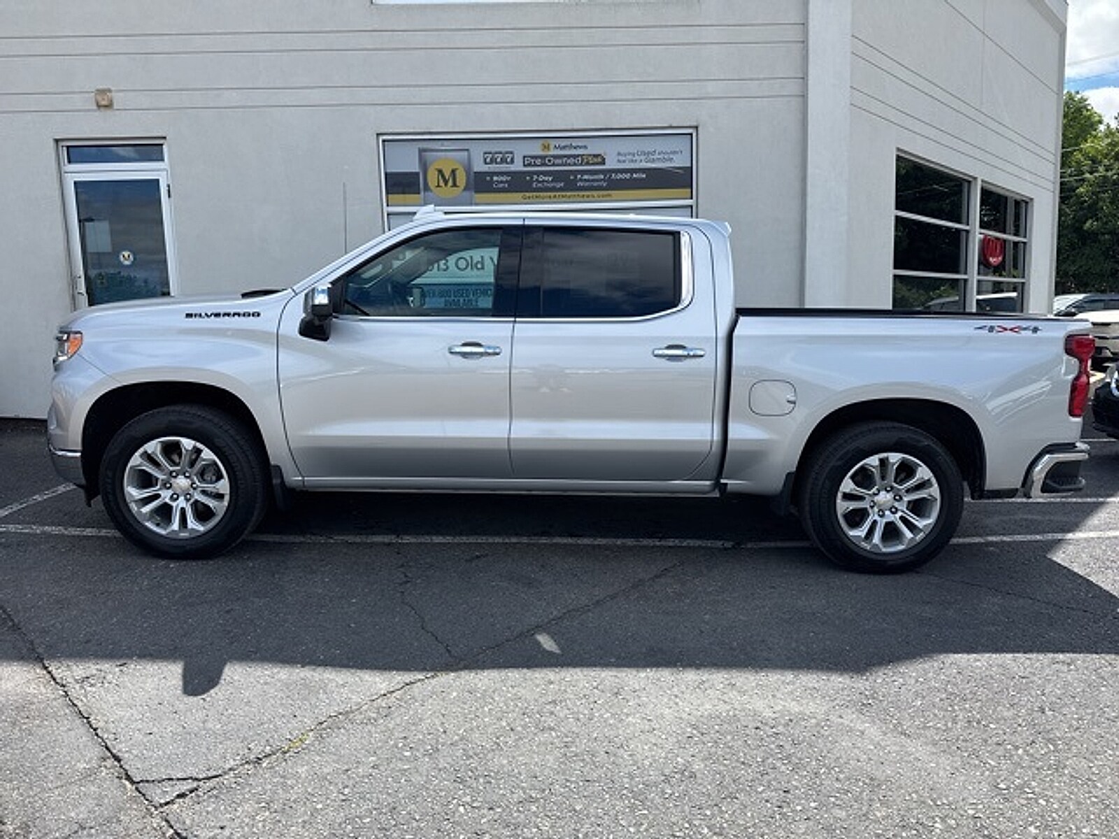 2022 Chevrolet Silverado 1500 LTZ photo 2