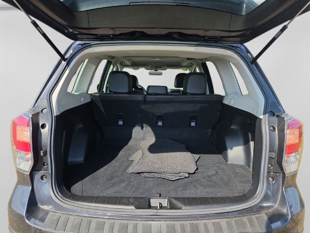 Additional photo of vehicle.