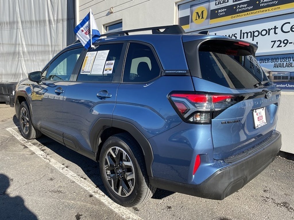 2025 Subaru Forester Premium photo 3