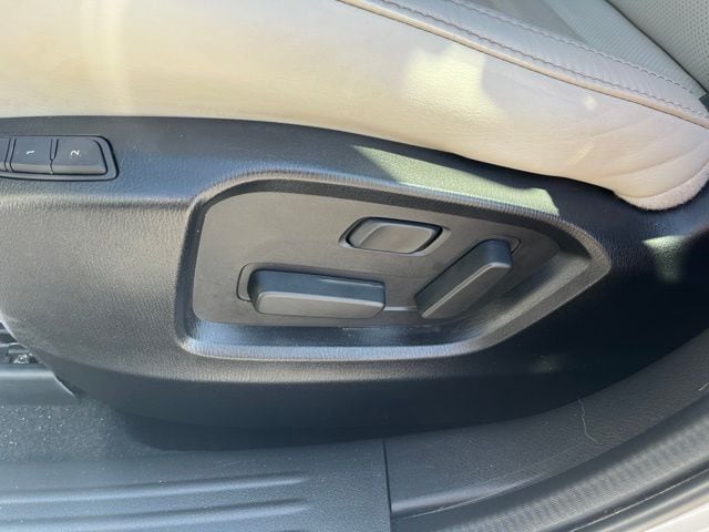 Additional photo of vehicle.