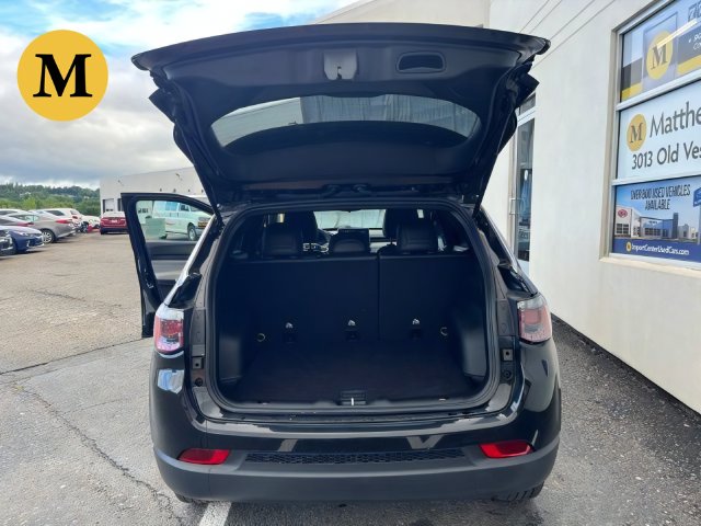 Additional photo of vehicle.