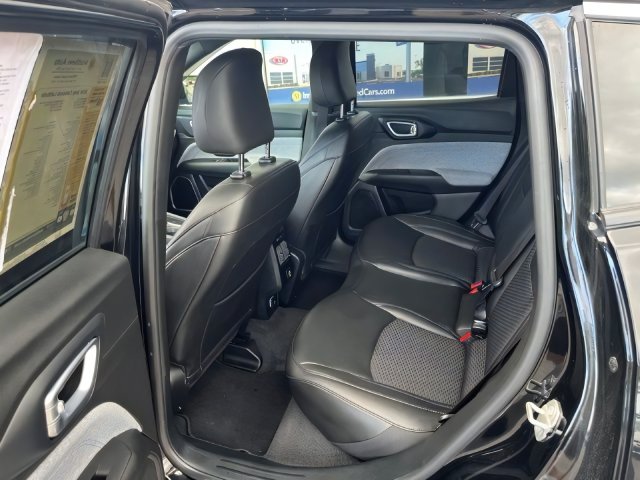 Additional photo of vehicle.