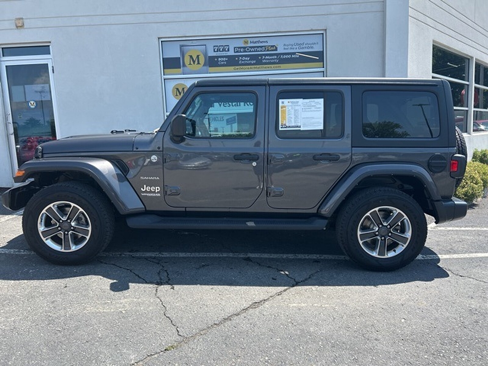 2022 Jeep Wrangler Unlimited Sahara photo 2