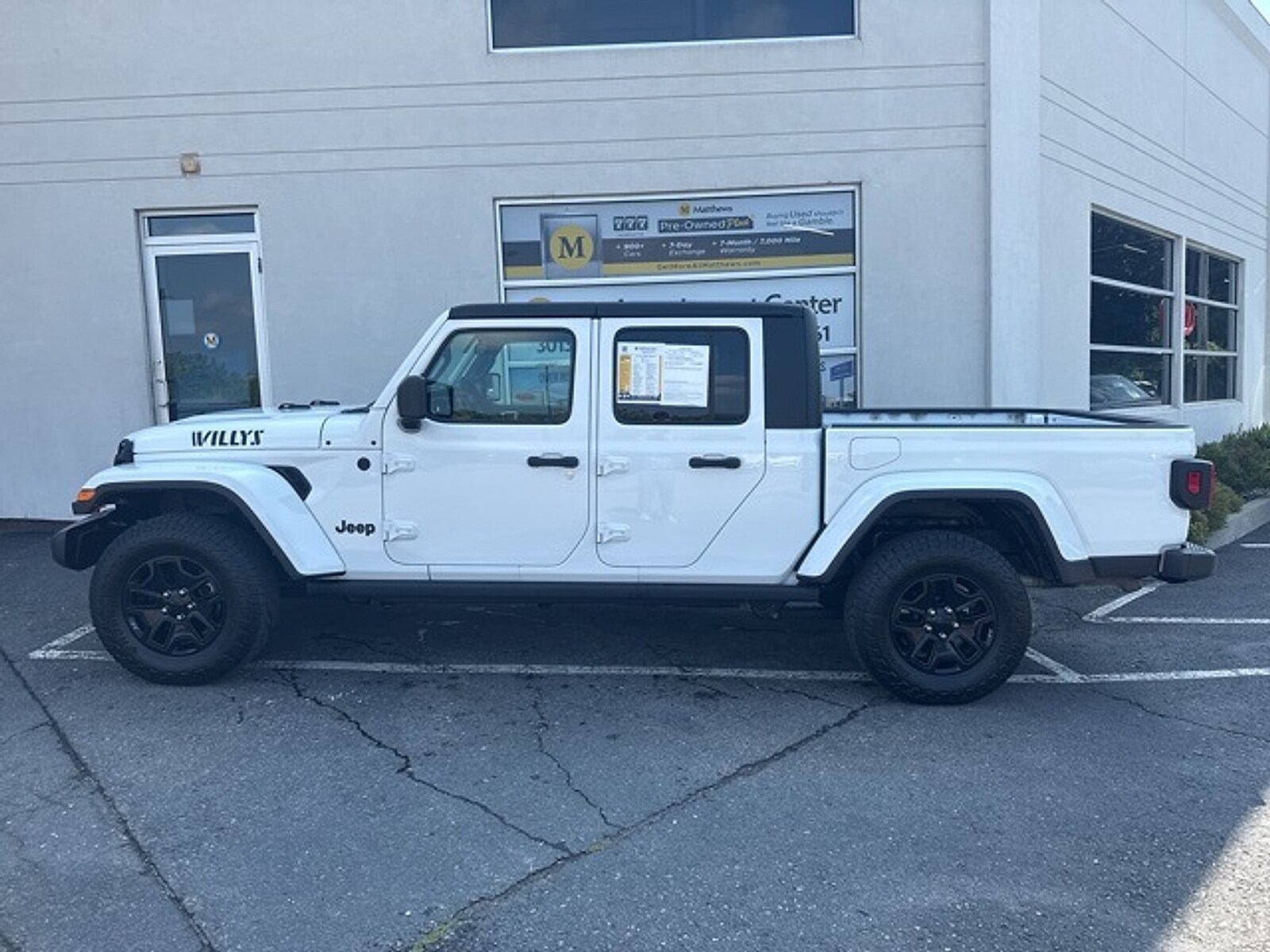 2021 Jeep Gladiator Sport photo 2