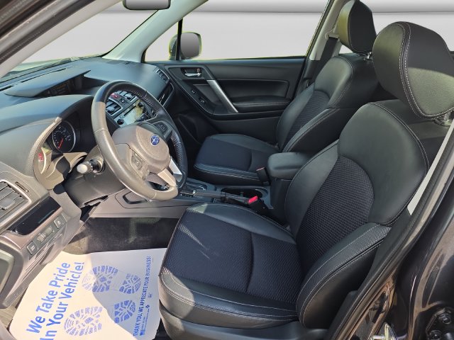 Additional photo of vehicle.