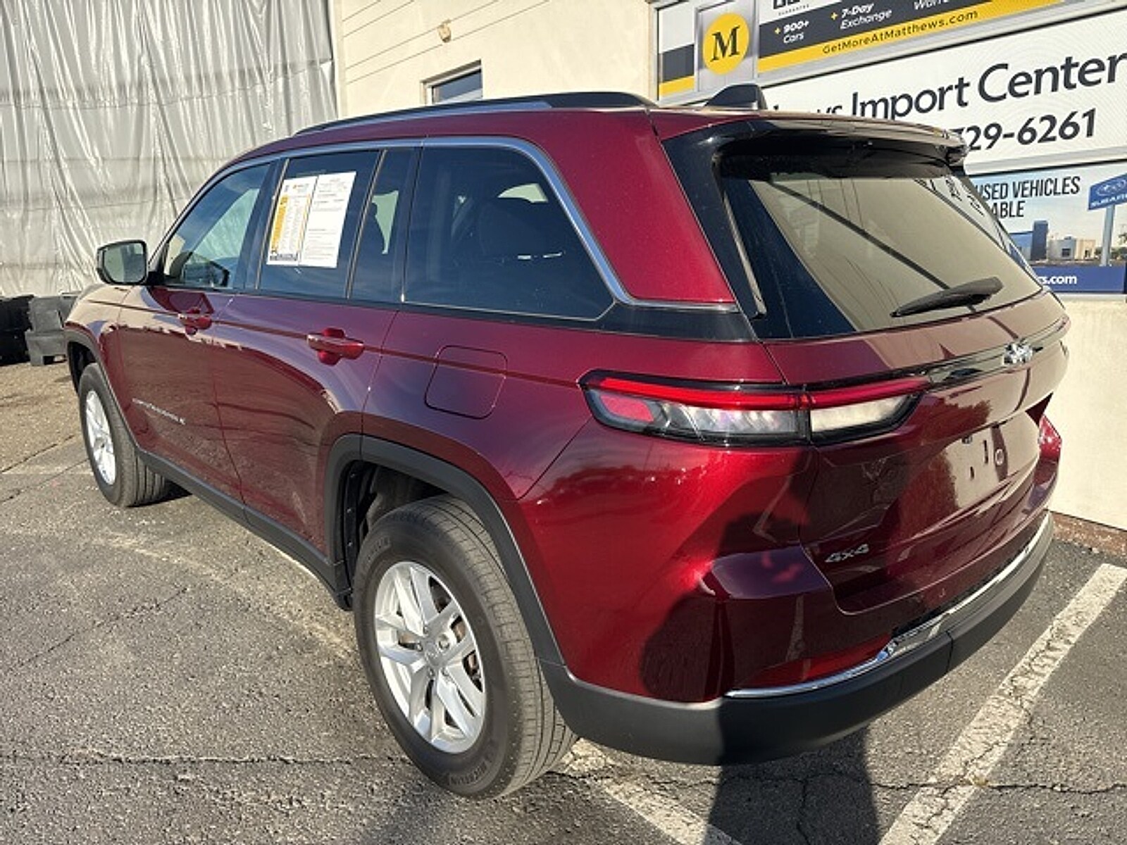 2023 Jeep Grand Cherokee Laredo photo 3
