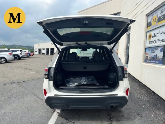 Additional photo of vehicle.