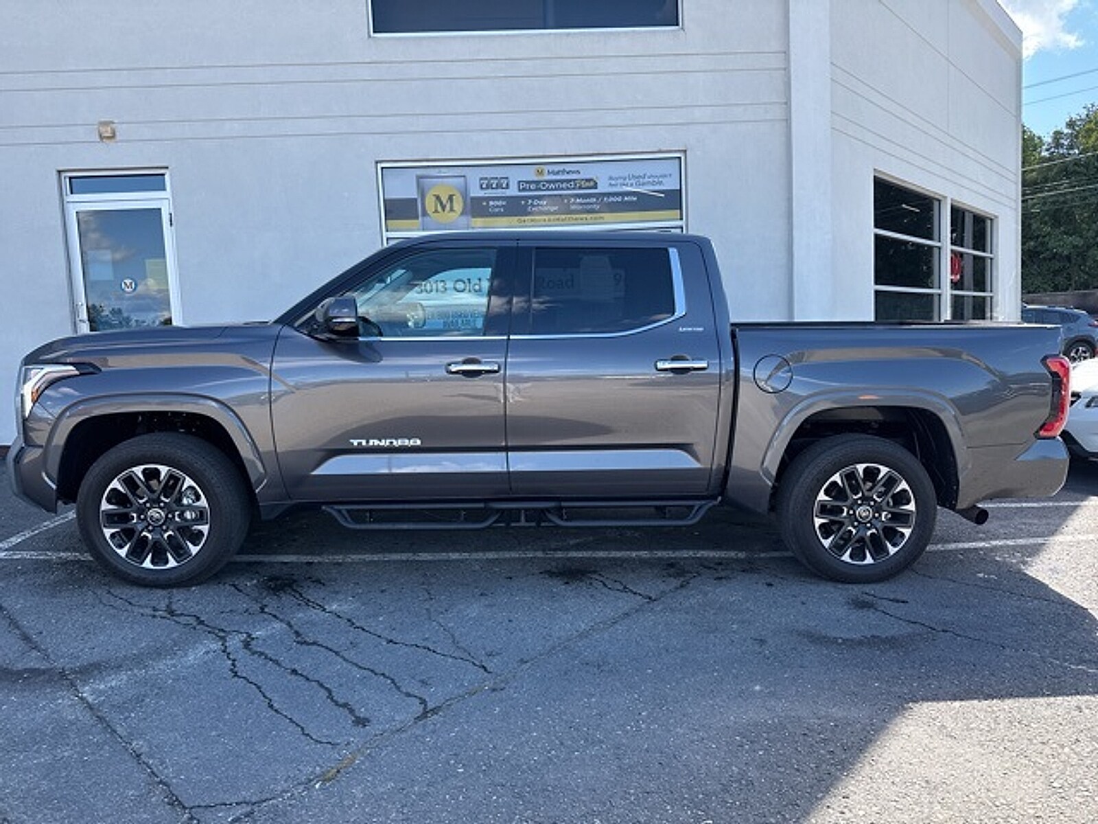 2023 Toyota Tundra Limited CrewMax photo 2