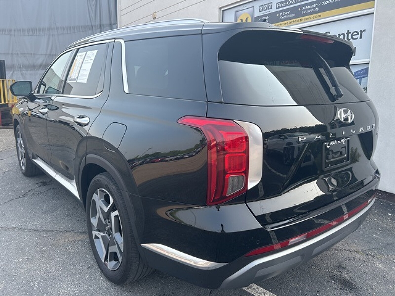 2024 Hyundai Palisade Limited photo 2