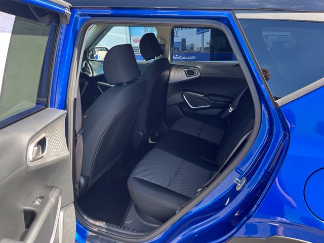 Additional photo of vehicle.