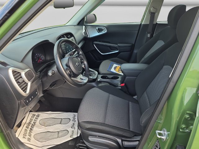 Additional photo of vehicle.