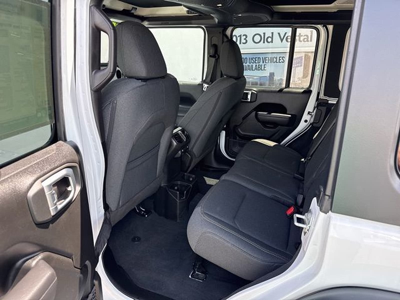2024 Jeep Wrangler 4-Door Willys - Photo 18