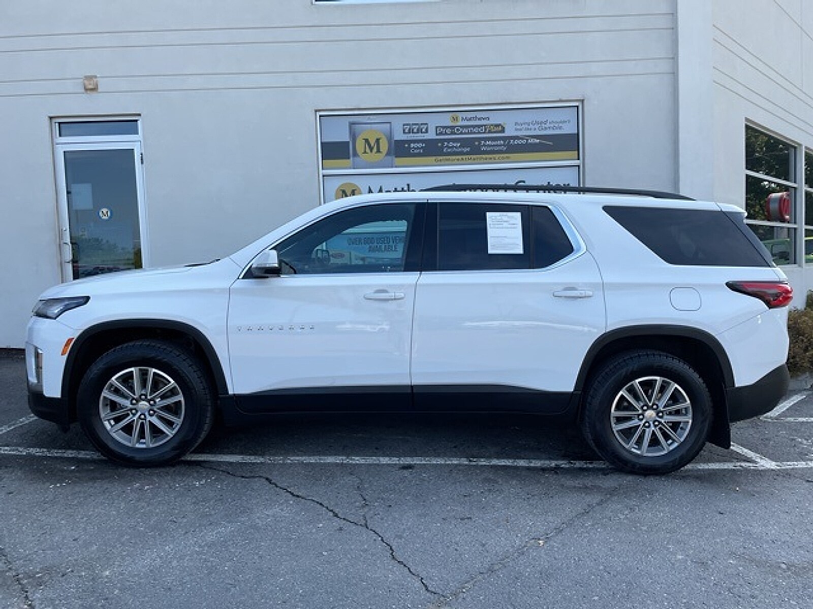 2023 Chevrolet Traverse Cloth 1LT photo 2