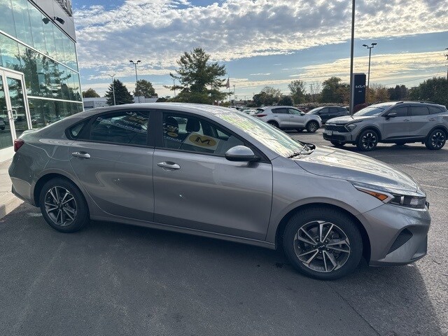 2023 Kia Forte LXS photo 2