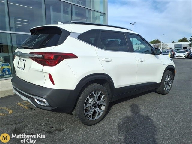 2022 Kia Seltos EX photo 2